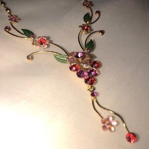 GORGEOUS Costume jewelry rhinestone embellished necklace